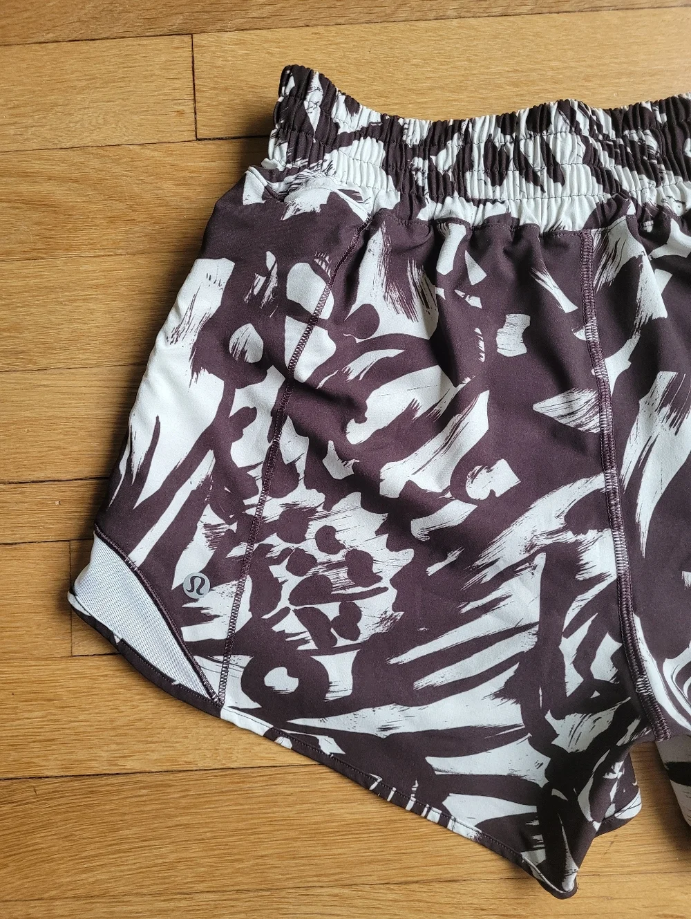 Lululemon  HR Hotty Hot Shorts Monarch Bloom Bone Espresso_2